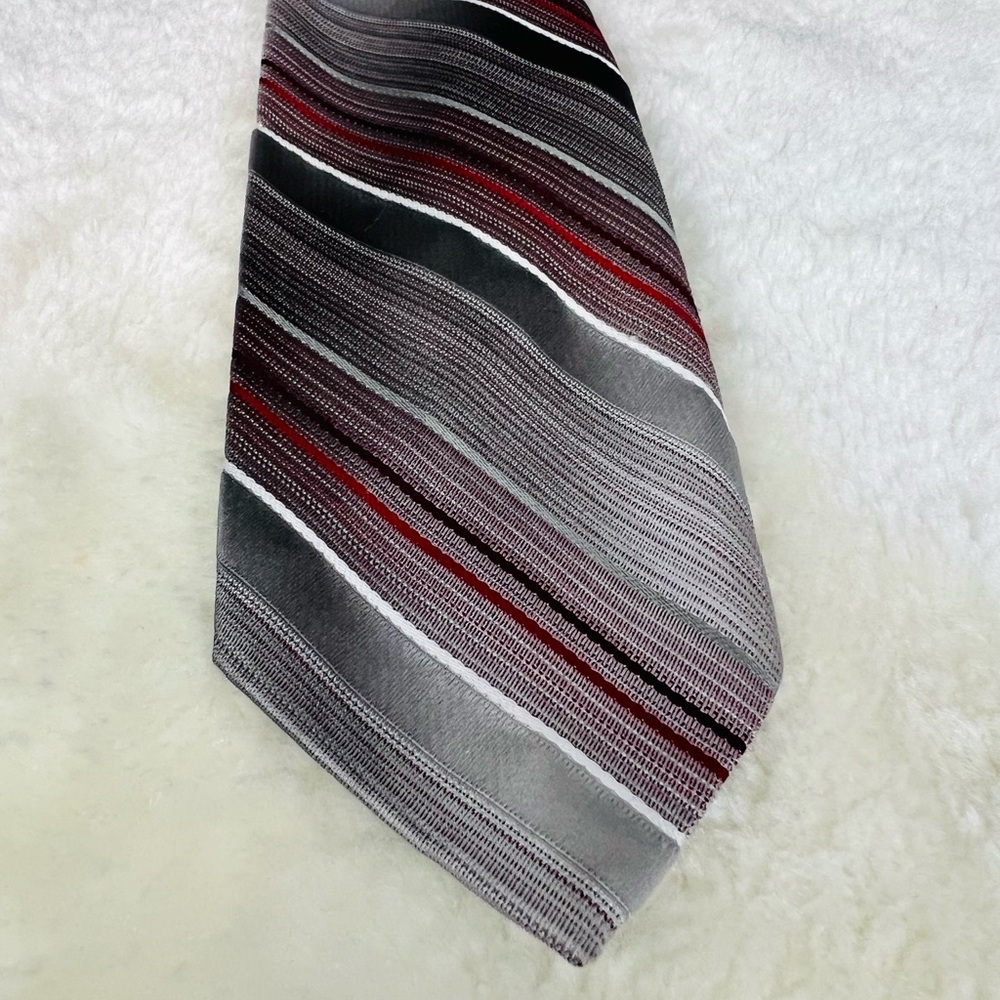 Dior Gray and Red Striped Tie for Formal Occasions